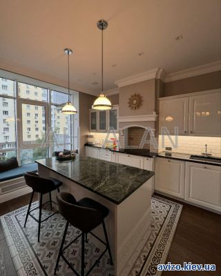 Продается <a class='adt__geo' href='/nerukhomist/prodazh-kvartyr-budynkiv/kvartyry/kyiv-misto/q-4-кімнатні/'>4 кімнати</a>-комнатная квартира