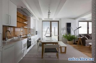 Продажа <a class='adt__geo' href='/nerukhomist/prodazh-kvartyr-budynkiv/kvartyry/kyiv-misto/q-3-кімнатні/'>3 кімнати</a>-комнатной квартиры