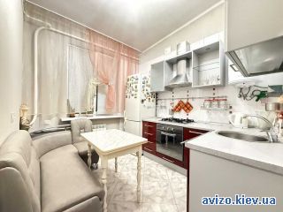 Сдам <a class='adt__geo' href='/nerukhomist/orenda-kvartyr-budynkiv/kvartyry/kyiv-misto/q-2-кімнатні/'>2 кімнати</a>-комнатную квартиру, ст.м. Лесная