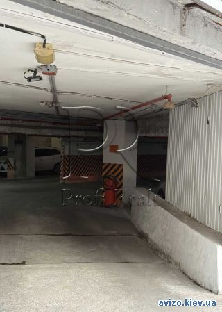 Продаю бокс, ст.м. Лесная