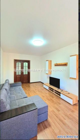 Аренда <a class='adt__geo' href='/nerukhomist/orenda-kvartyr-budynkiv/kvartyry/kyiv-misto/q-3-кімнатні/'>3 кімнати</a>-комнатной квартиры, ст.м. Выставочный центр