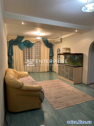 Продажа <a class='adt__geo' href='/nerukhomist/prodazh-kvartyr-budynkiv/kvartyry/kyiv-misto/q-3-кімнатні/'>3 кімнати</a>-комнатной квартиры