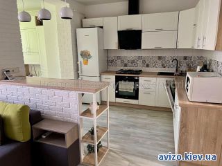 Продам <a class='adt__geo' href='/nerukhomist/prodazh-kvartyr-budynkiv/kvartyry/kyivska-oblast/q-3-кімнатні/'>3 кімнати</a>-комнатную квартиру, Софиевская Борщаговка