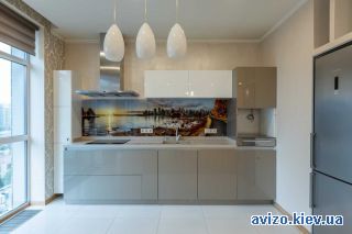 Продаю <a class='adt__geo' href='/nerukhomist/prodazh-kvartyr-budynkiv/kvartyry/kyiv-misto/q-4-кімнатні/'>4 кімнати</a>-комнатную квартиру