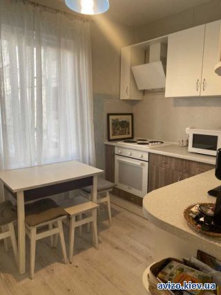 Продам <a class='adt__geo' href='/nerukhomist/prodazh-kvartyr-budynkiv/kvartyry/kyiv-misto/q-3-кімнатні/'>3 кімнати</a>-комнатную квартиру