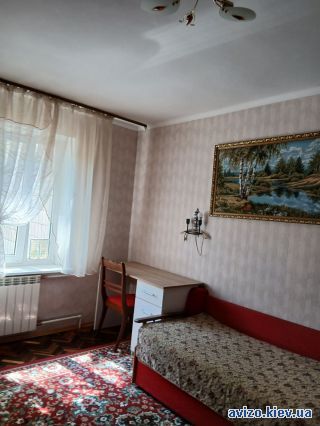 Сдам <a class='adt__geo' href='/nerukhomist/podobova-orenda-kvartyr-budynkiv/kimnaty/kyiv-misto/q-3-кімнатні/'>3 кімнати</a>-комнатную комнату, ст.м. Харьковская