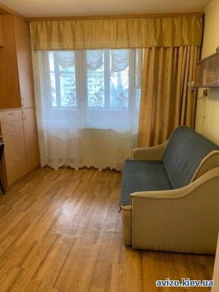 Сдам <a class='adt__geo' href='/nerukhomist/orenda-kvartyr-budynkiv/kvartyry/kyiv-misto/q-3-кімнатні/'>3 кімнати</a>-комнатную квартиру