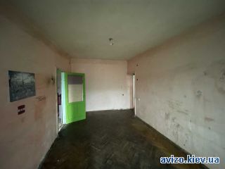 Продаю <a class='adt__geo' href='/nerukhomist/prodazh-kvartyr-budynkiv/kvartyry/kyiv-misto/q-3-кімнатні/'>3 кімнати</a>-комнатную квартиру, ст.м. Дорогожичи