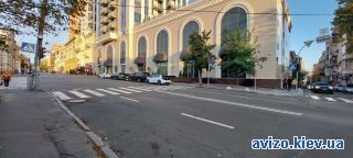 <a class='adt__geo' href='/nerukhomist/prodazh-kvartyr-budynkiv/kvartyry/kyiv-misto/q-3-кімнатні/'>3 кімнати</a>-комнатная квартира, ст.м. Золотые Ворота