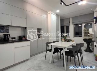 Продаю <a class='adt__geo' href='/nerukhomist/prodazh-kvartyr-budynkiv/kvartyry/kyiv-misto/q-3-кімнатні/'>3 кімнати</a>-комнатную квартиру, ст.м. Васильковская