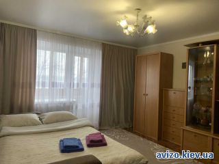 Сдается посуточно <a class='adt__geo' href='/nerukhomist/podobova-orenda-kvartyr-budynkiv/kvartyry/kyiv-misto/q-1-кімнатні/'>1 кімната</a>-комнатная квартира, ст.м. Почтовая площадь