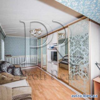 Продаю <a class='adt__geo' href='/nerukhomist/prodazh-kvartyr-budynkiv/kvartyry/kyiv-misto/q-2-кімнатні/'>2 кімнати</a>-комнатную квартиру, ст.м. Дорогожичи