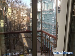 Сдаю <a class='adt__geo' href='/nerukhomist/orenda-kvartyr-budynkiv/kvartyry/kyiv-misto/q-4-кімнатні/'>4 кімнати</a>-комнатную квартиру