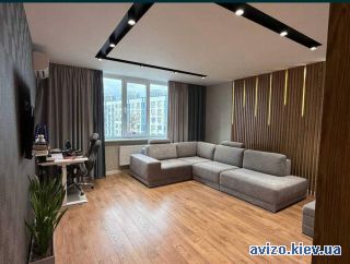 Продам <a class='adt__geo' href='/nerukhomist/prodazh-kvartyr-budynkiv/kvartyry/kyiv-misto/q-3-кімнатні/'>3 кімнати</a>-комнатную квартиру, ст.м. Славутич