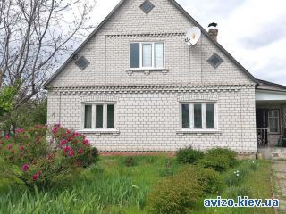 Продается дом, Перше Травня