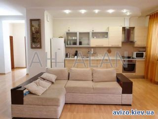 Продаю <a class='adt__geo' href='/nerukhomist/prodazh-kvartyr/kyiv/q-4-кімнатні/'>4 кімнати</a>-комнатную квартиру