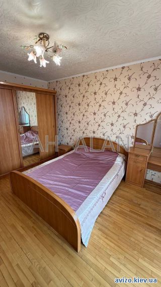 Сдам <a class='adt__geo' href='/nerukhomist/orenda-kvartyr-dovhostrokovo/kyiv/q-3-кімнатні/'>3 кімнати</a>-комнатную квартиру, ст.м. Харьковская