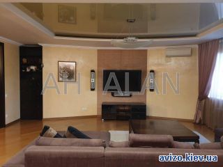 Аренда <a class='adt__geo' href='/nerukhomist/orenda-kvartyr-dovhostrokovo/kyiv/q-4-кімнатні/'>4 кімнати</a>-комнатной квартиры