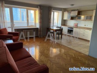 Сдается <a class='adt__geo' href='/nerukhomist/orenda-kvartyr-dovhostrokovo/kyiv/q-3-кімнатні/'>3 кімнати</a>-комнатная квартира, ст.м. Левобережная