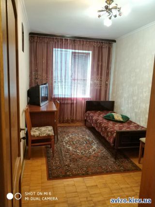 Сдаю <a class='adt__geo' href='/nerukhomist/orenda-kimnat/kyiv/q-3-кімнатні/'>3 кімнати</a>-комнатную квартиру