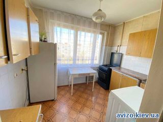 Продам <a class='adt__geo' href='/nerukhomist/prodazh-kvartyr/kyiv/q-3-кімнатні/'>3 кімнати</a>-комнатную квартиру, ст.м. Дарница