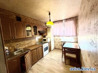 Продам <a class='adt__geo' href='/nerukhomist/prodazh-kvartyr/kyiv/q-3-кімнатні/'>3 кімнати</a>-комнатную квартиру, ст.м. Контрактовая площадь