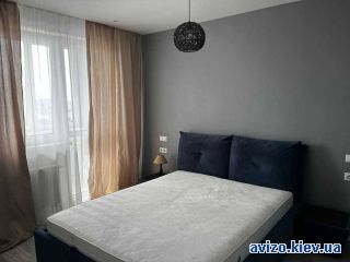 Сдаю <a class='adt__geo' href='/nerukhomist/orenda-kvartyr-dovhostrokovo/kyiv/q-3-кімнатні/'>3 кімнати</a>-комнатную квартиру, ст.м. Лукьяновская