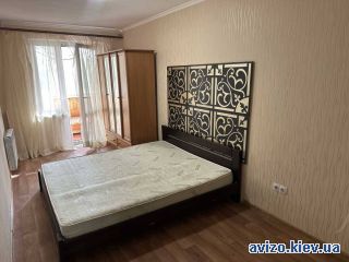 Сдаю <a class='adt__geo' href='/nerukhomist/orenda-kvartyr-dovhostrokovo/kyiv/q-3-кімнатні/'>3 кімнати</a>-комнатную квартиру, ст.м. Васильковская