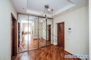 <a class='adt__geo' href='/nerukhomist/prodazh-kvartyr/kyiv/q-3-кімнатні/'>3 кімнати</a>-комнатная квартира