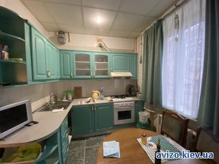 <a class='adt__geo' href='/nerukhomist/prodazh-kvartyr/kyiv/q-3-кімнатні/'>3 кімнати</a>-комнатная квартира