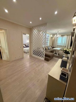 Аренда <a class='adt__geo' href='/nerukhomist/orenda-kvartyr-dovhostrokovo/kyiv/q-3-кімнатні/'>3 кімнати</a>-комнатной квартиры
