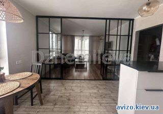 Продам <a class='adt__geo' href='/nerukhomist/prodazh-kvartyr/kyiv/q-3-кімнатні/'>3 кімнати</a>-комнатную квартиру