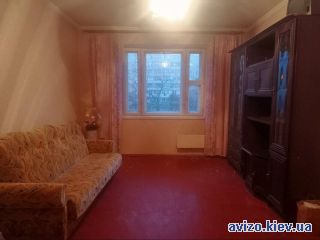 <a class='adt__geo' href='/nerukhomist/prodazh-kvartyr/kyiv/q-3-кімнатні/'>3 кімнати</a>-комнатная квартира