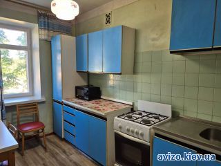 Сдам <a class='adt__geo' href='/nerukhomist/orenda-kvartyr-dovhostrokovo/kyiv/q-2-кімнатні/'>2 кімнати</a>-комнатную квартиру, ст.м. Лесная