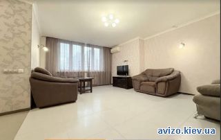 Сдается <a class='adt__geo' href='/nerukhomist/orenda-kvartyr-dovhostrokovo/kyiv/q-3-кімнатні/'>3 кімнати</a>-комнатная квартира, ст.м. Осокорки