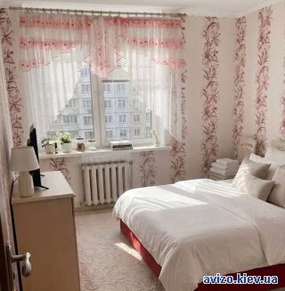 <a class='adt__geo' href='/nerukhomist/prodazh-kvartyr/kyiv/q-3-кімнатні/'>3 кімнати</a>-комнатная квартира
