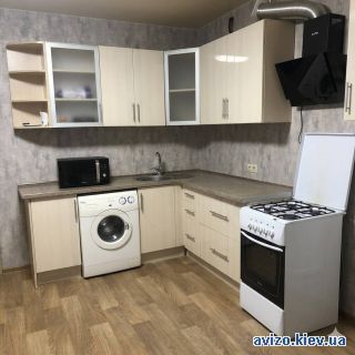 Сдается <a class='adt__geo' href='/nerukhomist/orenda-kvartyr-dovhostrokovo/kyiv/q-1-кімнатні/'>1 кімната</a>-комнатная квартира, ст.м. Левобережная