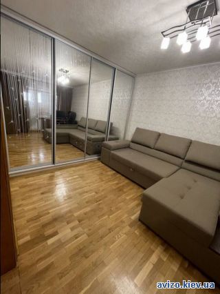 <a class='adt__geo' href='/nerukhomist/prodazh-kvartyr/kyiv/q-3-кімнатні/'>3 кімнати</a>-комнатная квартира, ст.м. Харьковская