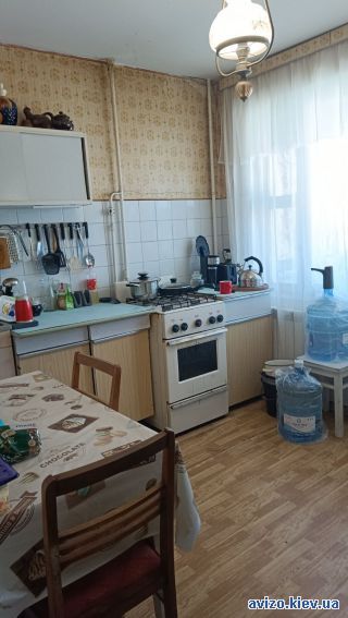 <a class='adt__geo' href='/nerukhomist/prodazh-kvartyr/kyiv/q-3-кімнатні/'>3 кімнати</a>-комнатная квартира, ст.м. Оболонь