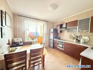 Продаю <a class='adt__geo' href='/nerukhomist/prodazh-kvartyr/kyiv/q-3-кімнатні/'>3 кімнати</a>-комнатную квартиру, ст.м. Минская