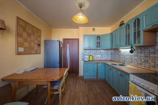 <a class='adt__geo' href='/nerukhomist/prodazh-kvartyr/kyiv/q-3-кімнатні/'>3 кімнати</a>-комнатная квартира, ст.м. Ипподром