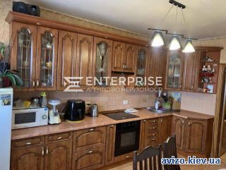 <a class='adt__geo' href='/nerukhomist/prodazh-kvartyr/kyiv/q-3-кімнатні/'>3 кімнати</a>-комнатная квартира