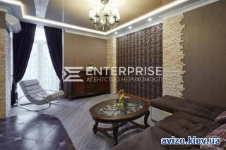 <a class='adt__geo' href='/nerukhomist/prodazh-kvartyr/kyiv/q-3-кімнатні/'>3 кімнати</a>-комнатная квартира