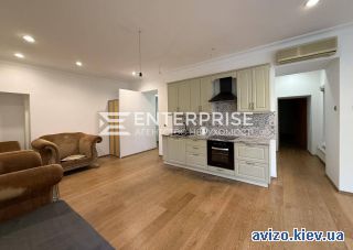 Аренда <a class='adt__geo' href='/nerukhomist/orenda-kvartyr-dovhostrokovo/kyiv/q-3-кімнатні/'>3 кімнати</a>-комнатной квартиры, ст.м. Крещатик
