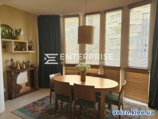 Продам <a class='adt__geo' href='/nerukhomist/prodazh-kvartyr/kyiv/q-4-кімнатні/'>4 кімнати</a>-комнатную квартиру