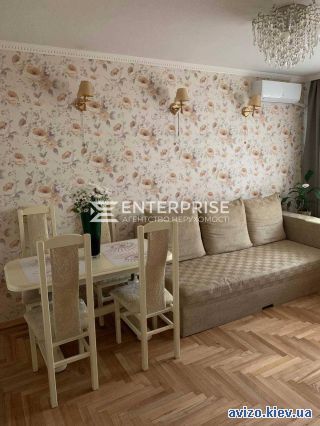 Продам <a class='adt__geo' href='/nerukhomist/prodazh-kvartyr/kyiv/q-3-кімнатні/'>3 кімнати</a>-комнатную квартиру