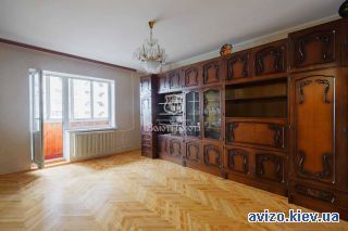 Продаю <a class='adt__geo' href='/nerukhomist/prodazh-kvartyr/kyiv/q-3-кімнатні/'>3 кімнати</a>-комнатную квартиру, ст.м. Красный Хутор