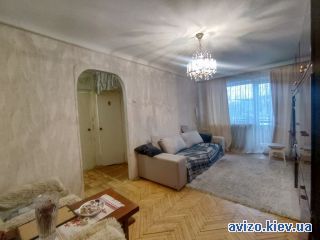 Продается <a class='adt__geo' href='/nerukhomist/prodazh-kvartyr/kyiv/q-3-кімнатні/'>3 кімнати</a>-комнатная квартира