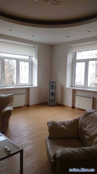 Сдам <a class='adt__geo' href='/nerukhomist/orenda-kvartyr-dovhostrokovo/kyiv/q-3-кімнатні/'>3 кімнати</a>-комнатную квартиру, ст.м. Золотые Ворота