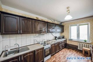 <a class='adt__geo' href='/nerukhomist/prodazh-kvartyr/kyiv/q-3-кімнатні/'>3 кімнати</a>-комнатная квартира, ст.м. Дорогожичи